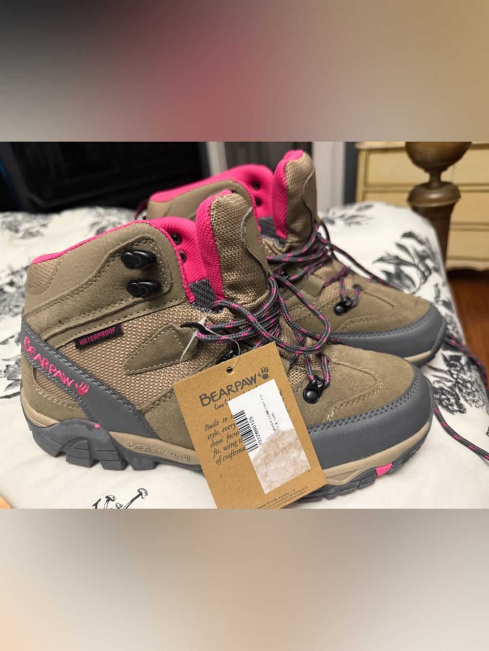 Bearpaw hiking boots women’s size 11 new with tags